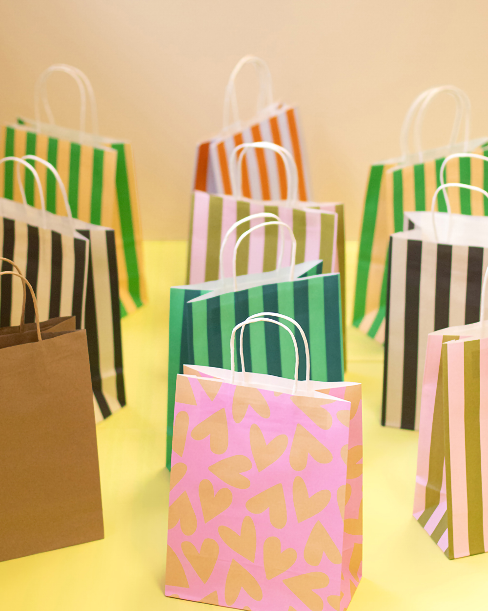 Votre fournisseur de papier d'emballage et de matériaux de décoration durables de haute qualité.